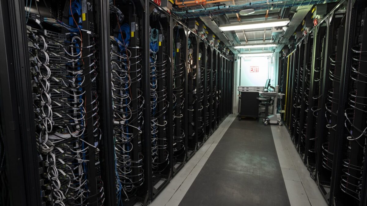 Supercomputing researchers document evolution of AI hardware | MIT News